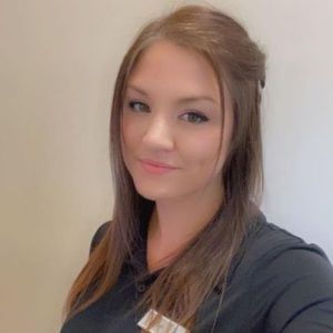 Meet your Posher, Becca